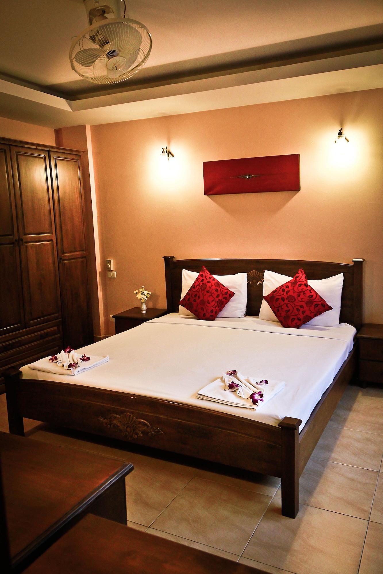 Star Guesthouse Patong Exterior photo